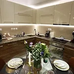 La Luxury Stelve لاريسا